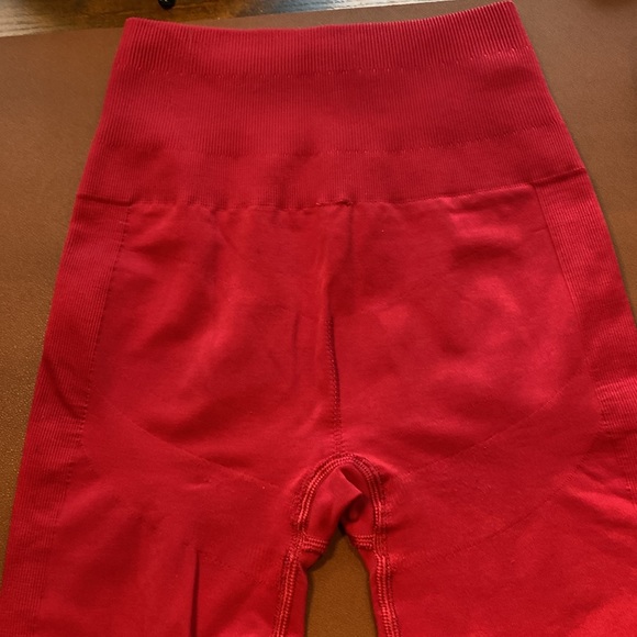 Lululemon Workout Set of 4 | Size 0 leggings, Size 4 tanks in GUC - Picture 9 of 13